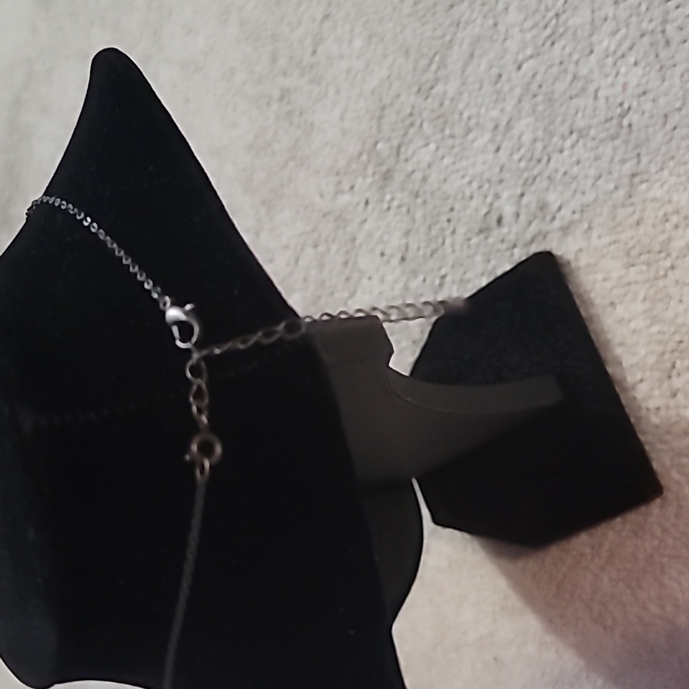 Avon Necklace - Picture 3 of 3